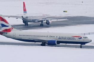 В Европе из-за снегопада отменили сотни рейсов