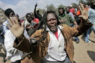 В Кении на туристов напали с ружьями и мачете