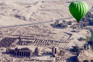 Воздушный шар с 20 туристами разбился в Египте