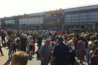 В аэропорту Борисполь эвакуировали 900 человек
