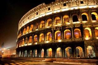Рим предлагает туристам экскурсии по ночному Колизею