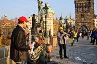 В Праге туристам не удастся посмотреть на уличных артистов