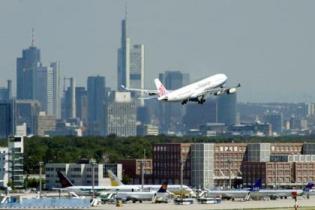 Свыше 60 авиарейсов отменены во Франкфурте