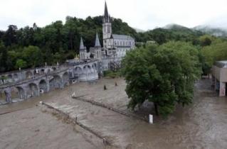 Наводнение дошло до Франции
