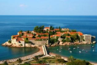 На крупнейшем курорте Черногории туристы сидели без света