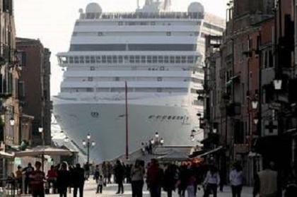 Венеция пытается закрыть водные ворота для круизных лайнеров