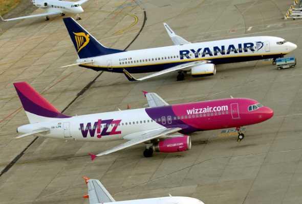 Ryanair против Wizzair: в чем выиграют украинские пассажиры