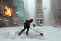 Снежная буря разладила жизнь Нью-Йорка